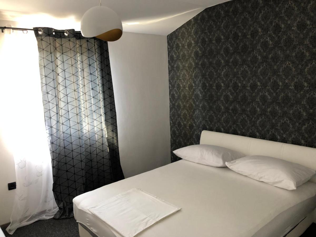 Apartmani Bm Biograd Na Moru Eksteriør billede